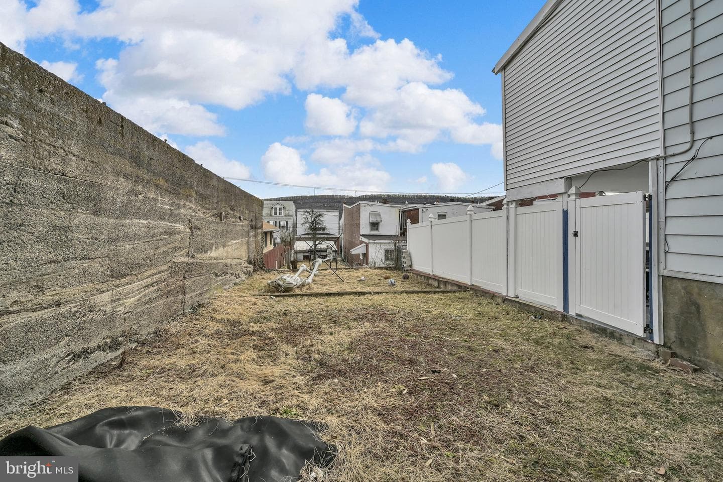 604 Fairview Street photo 6