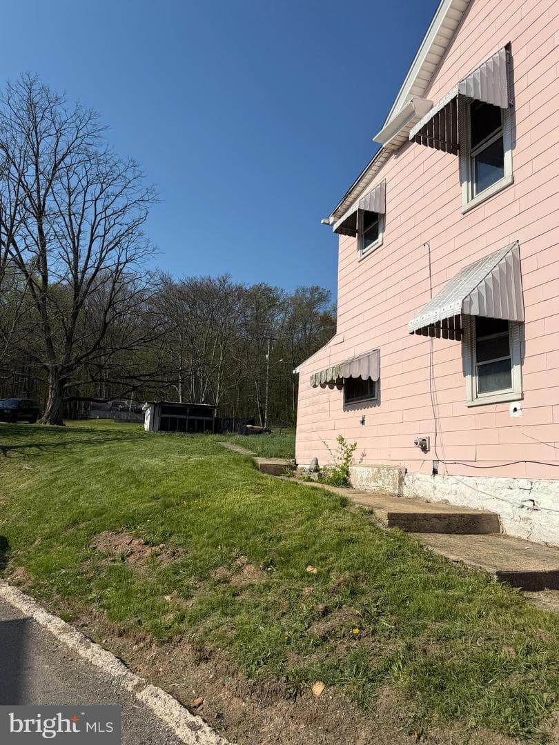 1645 E Grand Avenue photo 3