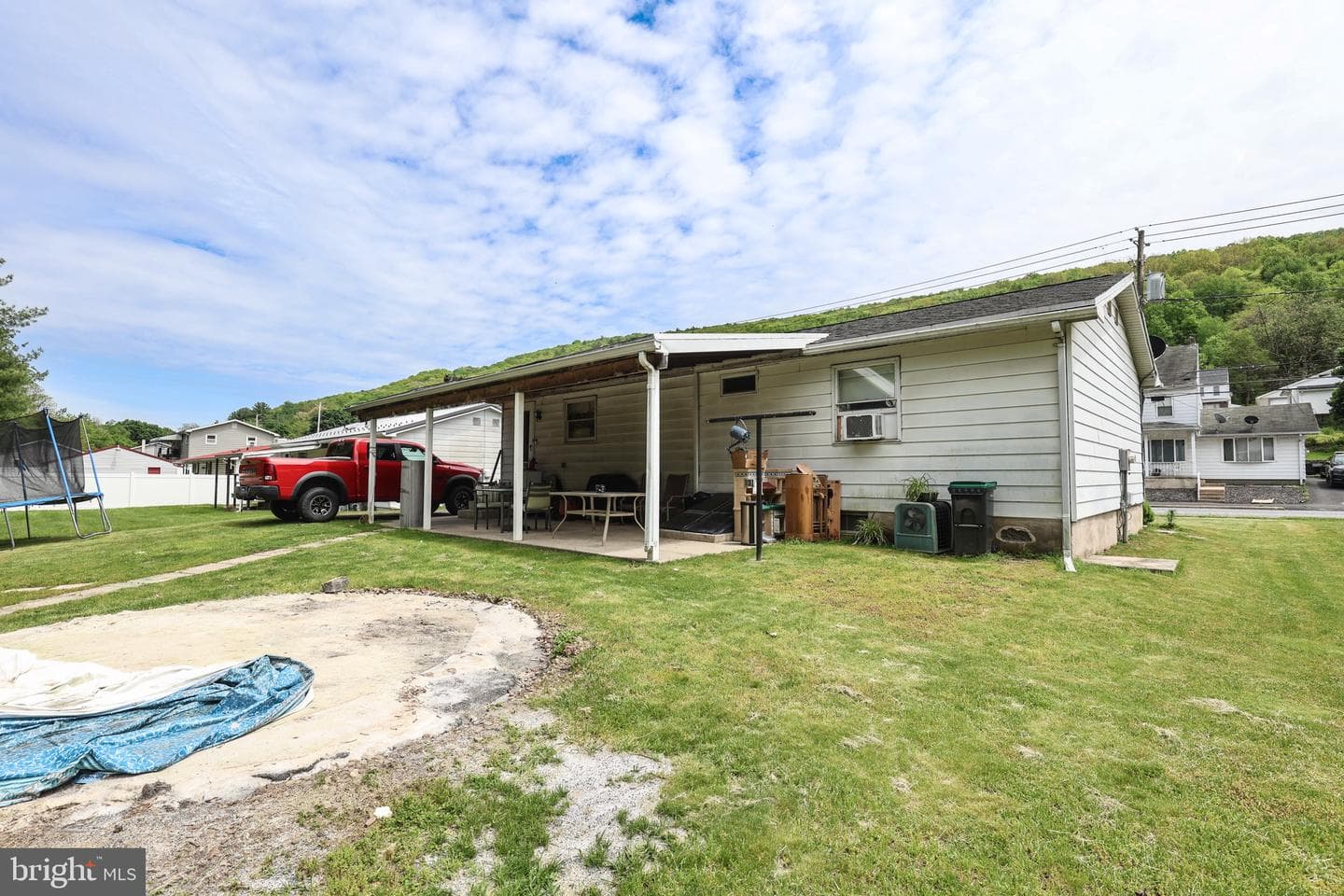 223 E Bacon Street photo 28