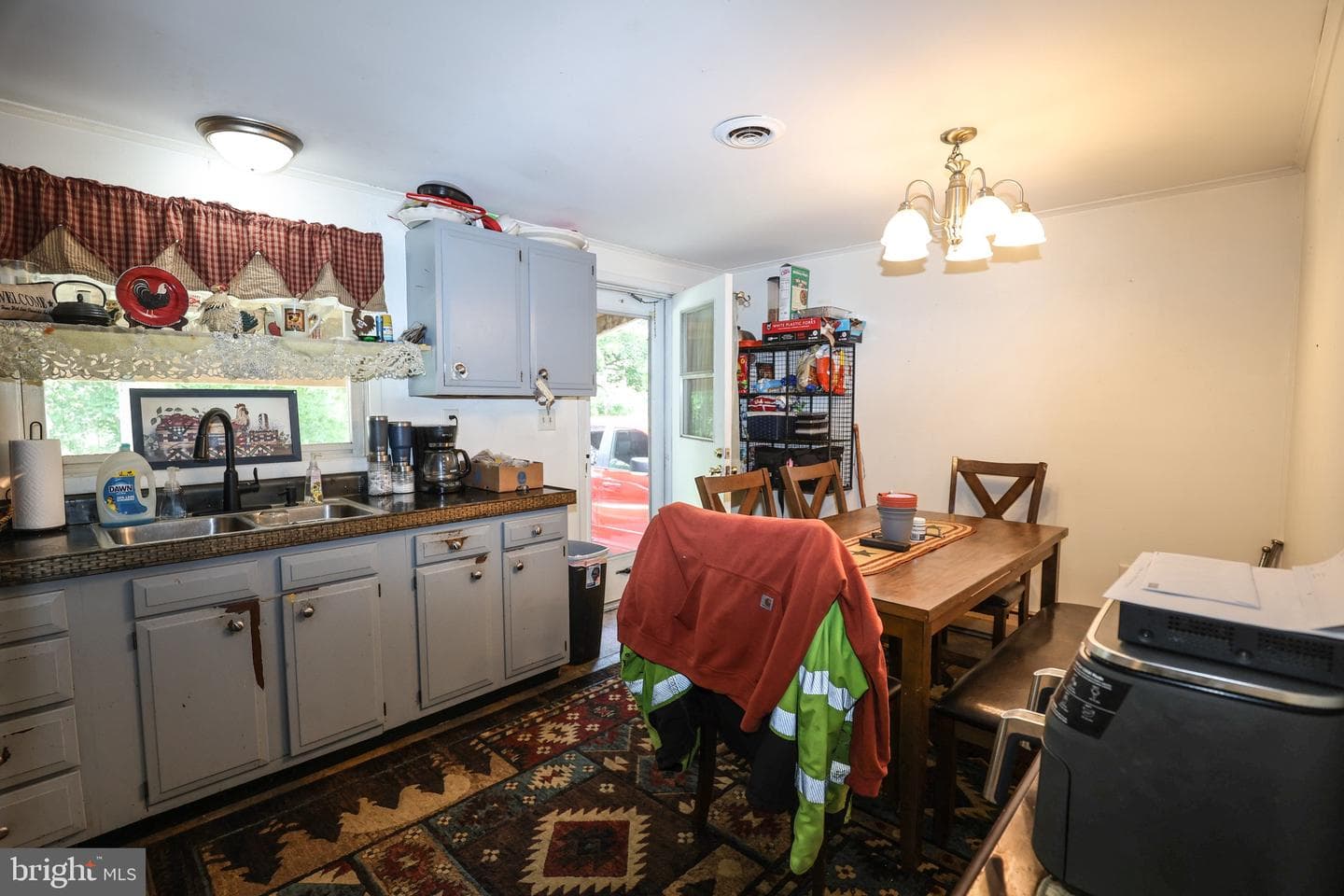 223 E Bacon Street photo 9