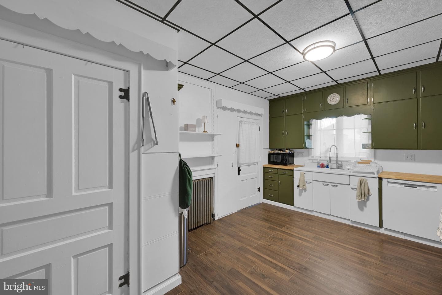 33 Avenue A photo 8