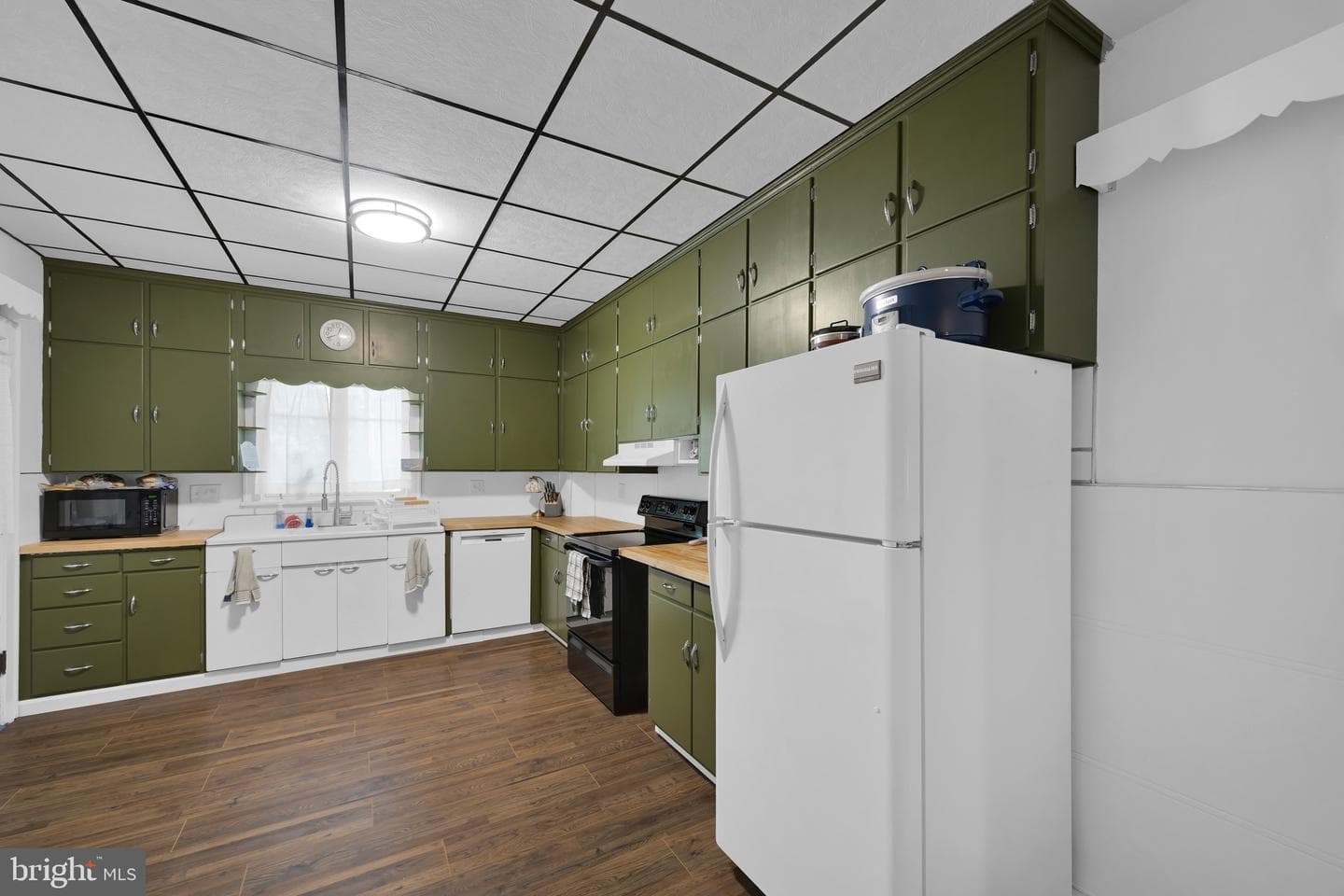 33 Avenue A photo 9