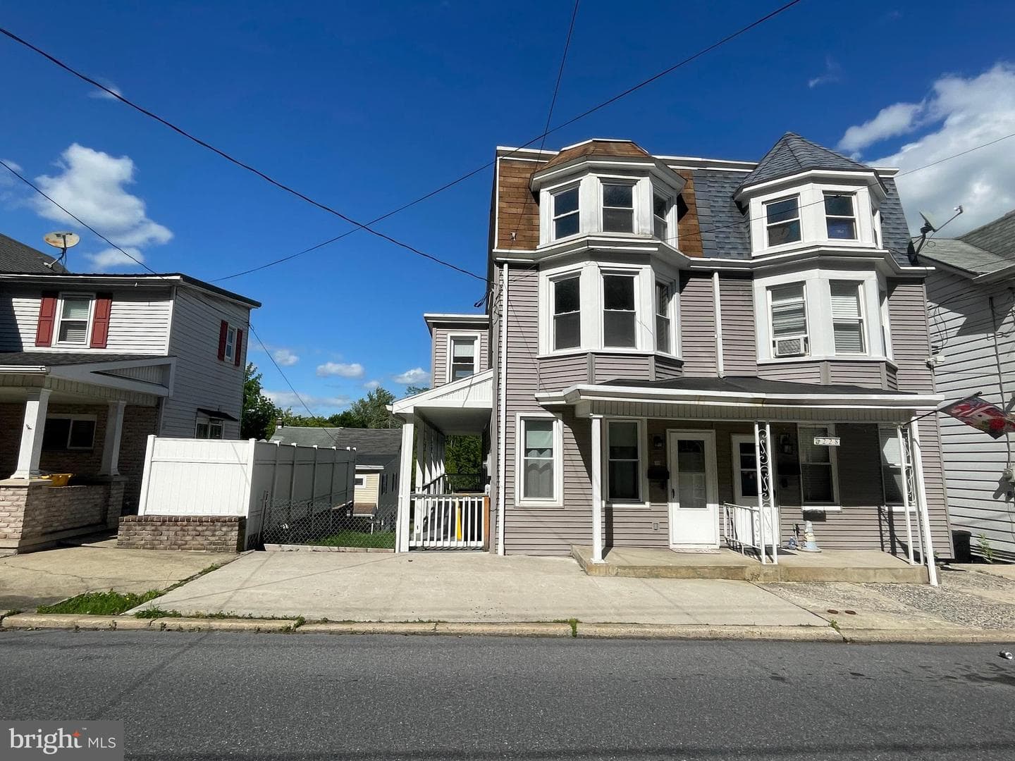 230 N Berne Street photo 2