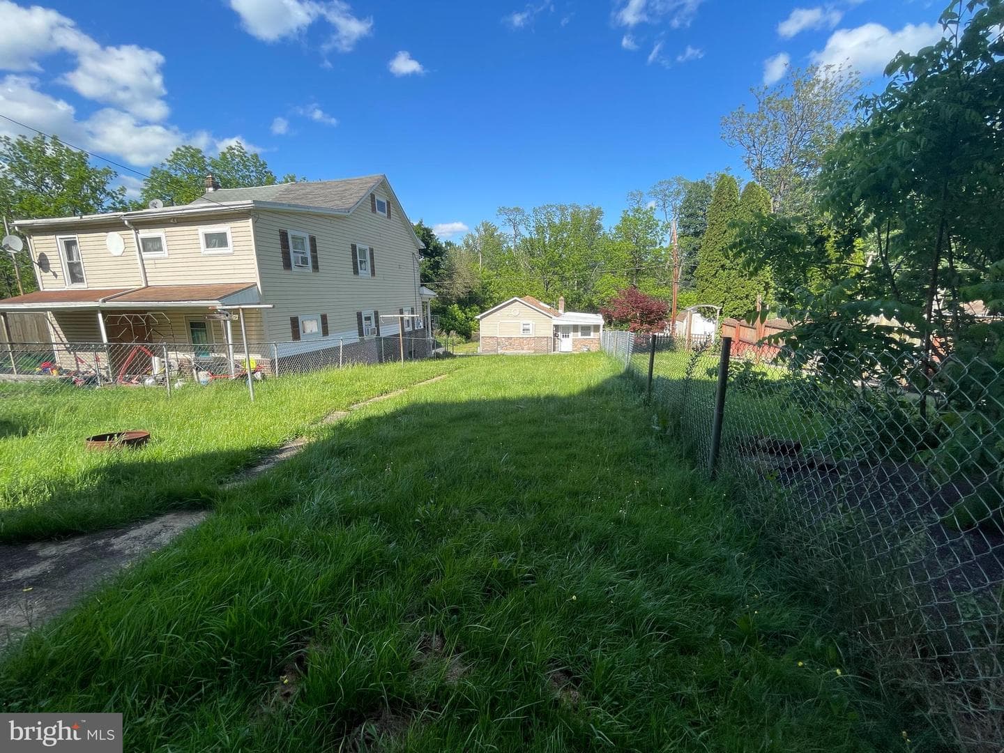 230 N Berne Street photo 31