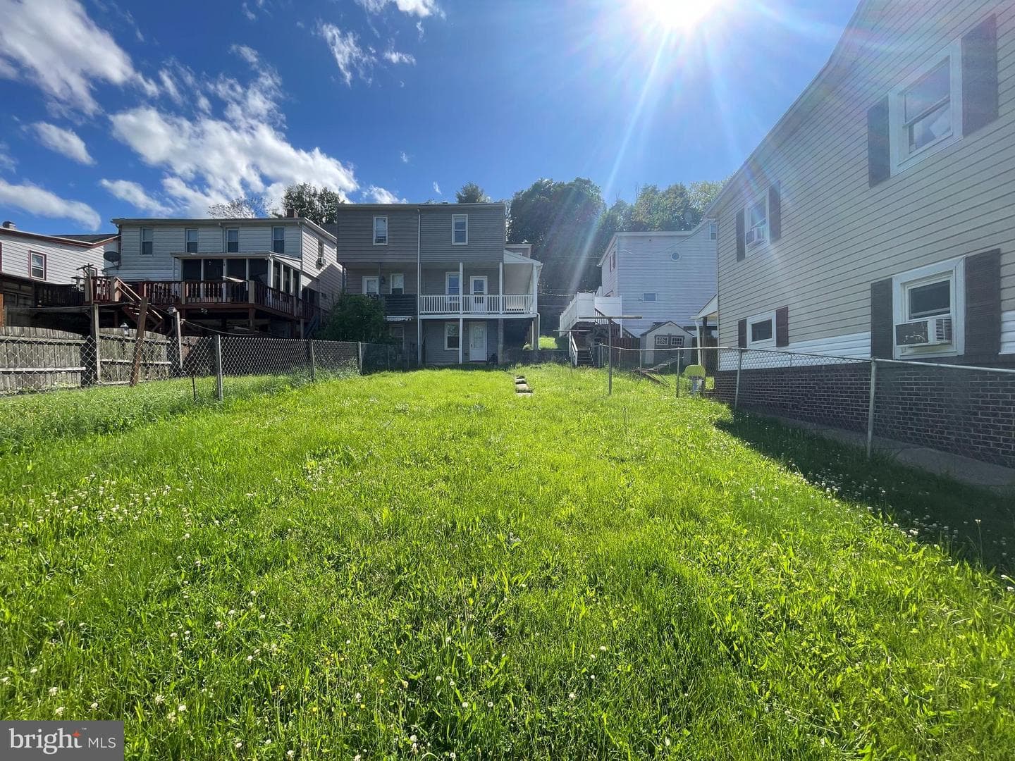 230 N Berne Street photo 32