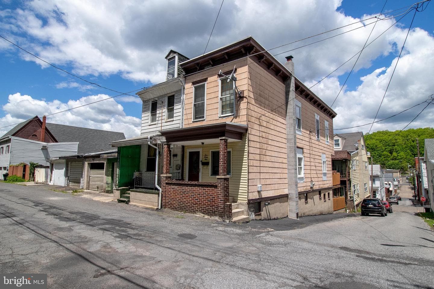 439 South Street E photo 2