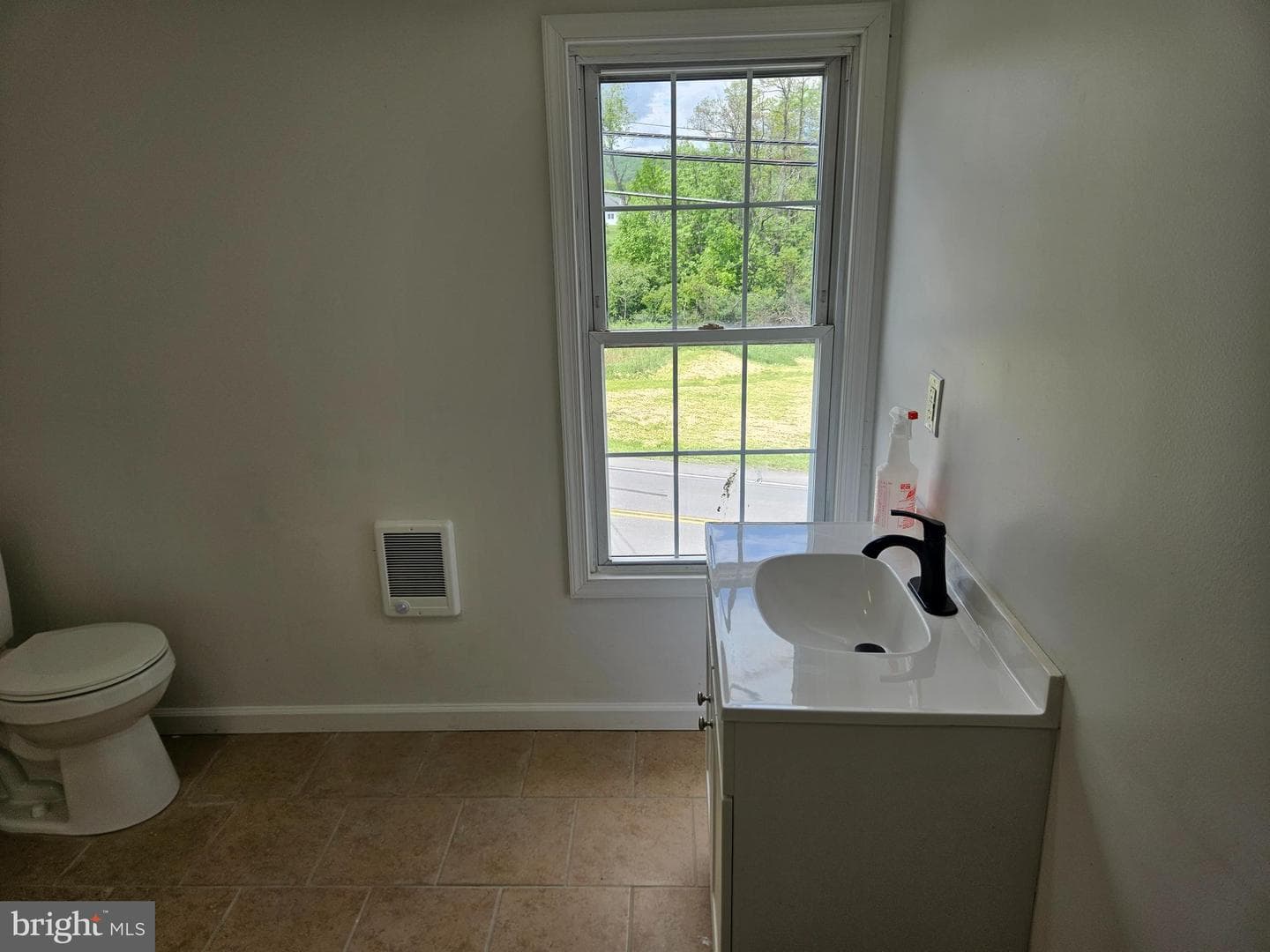 689 Barnesville Drive photo 14