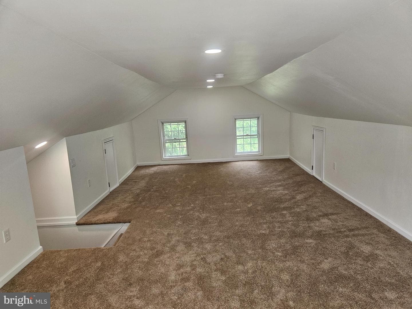 689 Barnesville Drive photo 17
