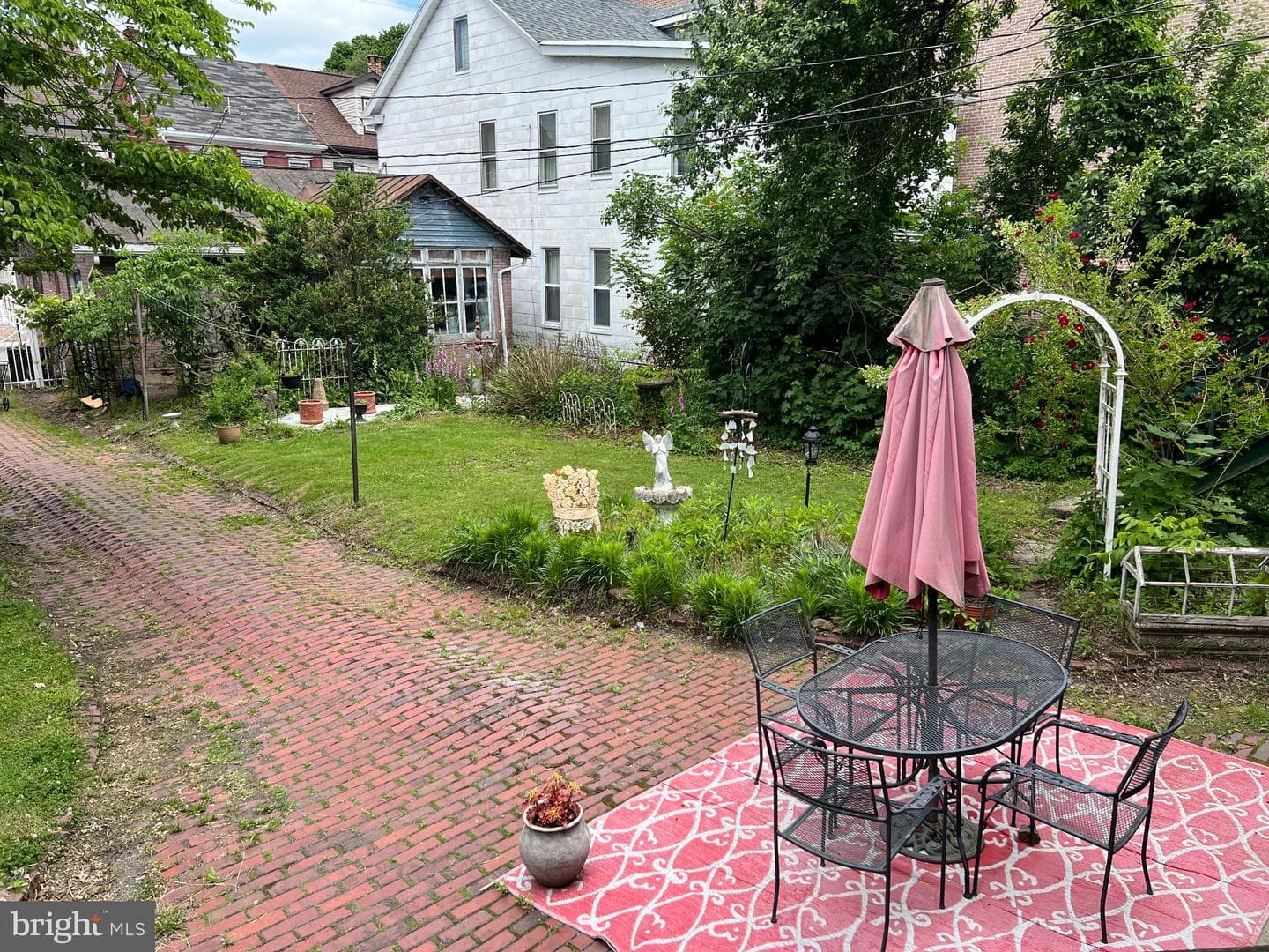 243 W Broad Street photo 54