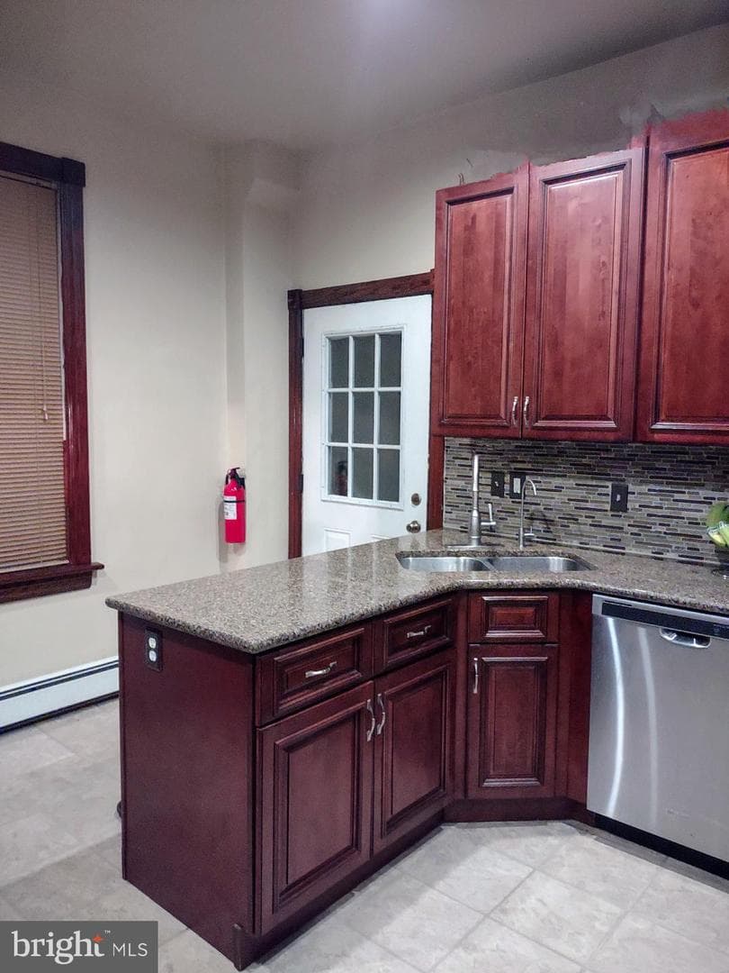 446 Broad Street photo 18