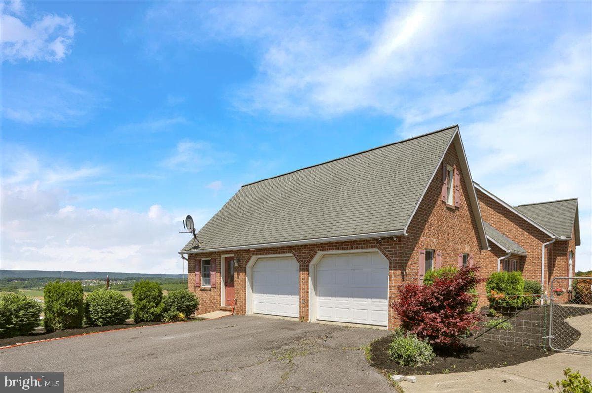 511 Summer Hill Road photo 9