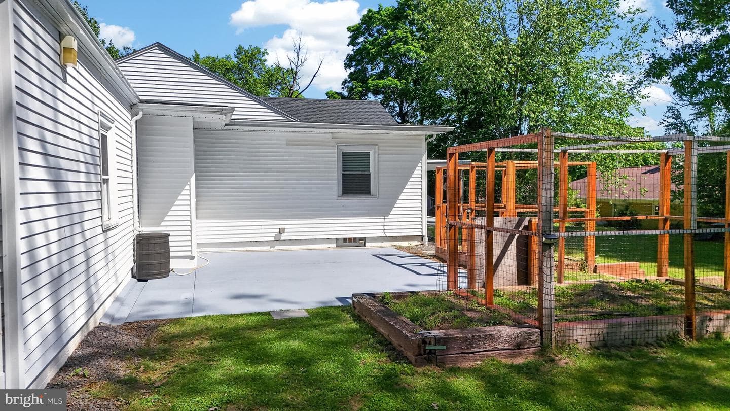 161 Avenue C photo 57