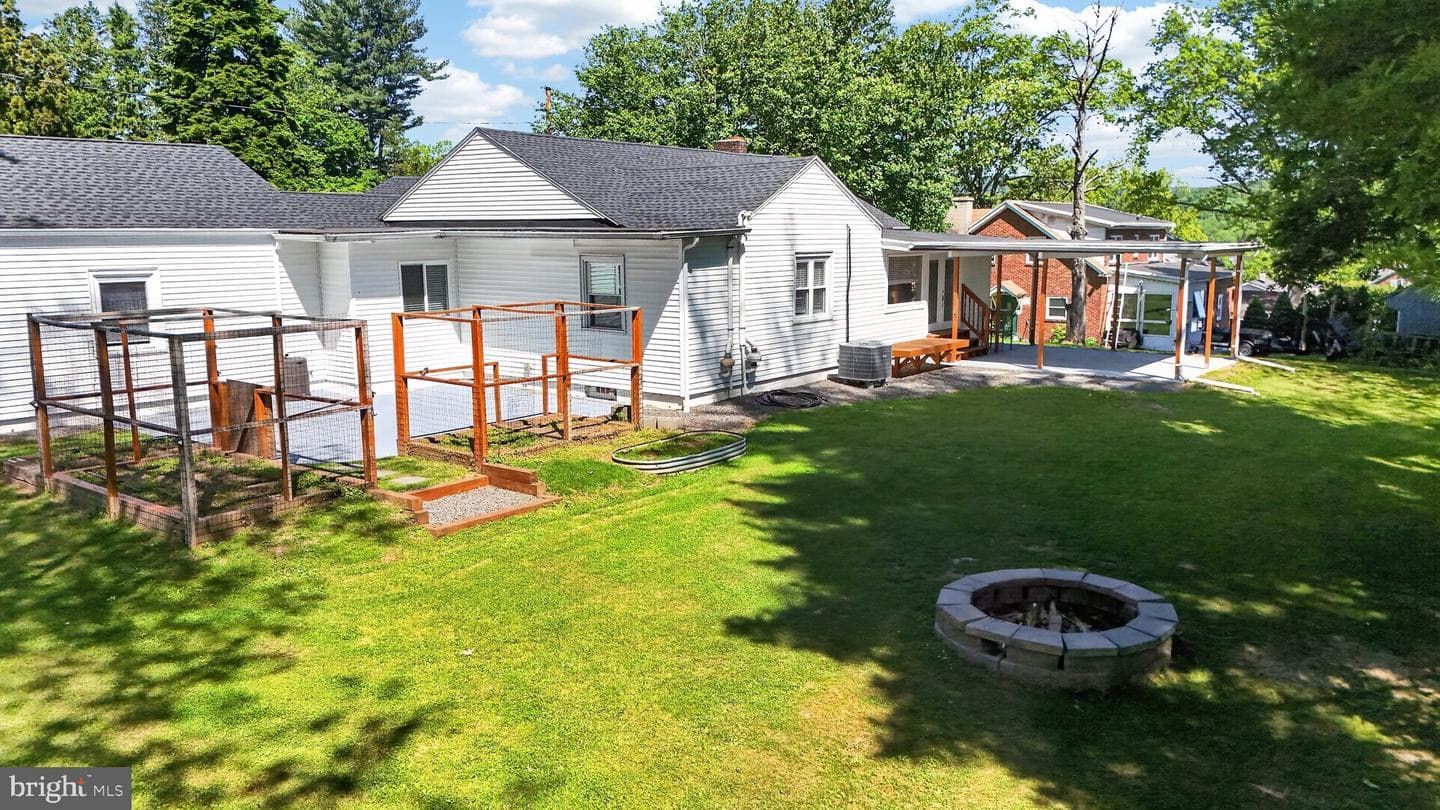 161 Avenue C photo 58
