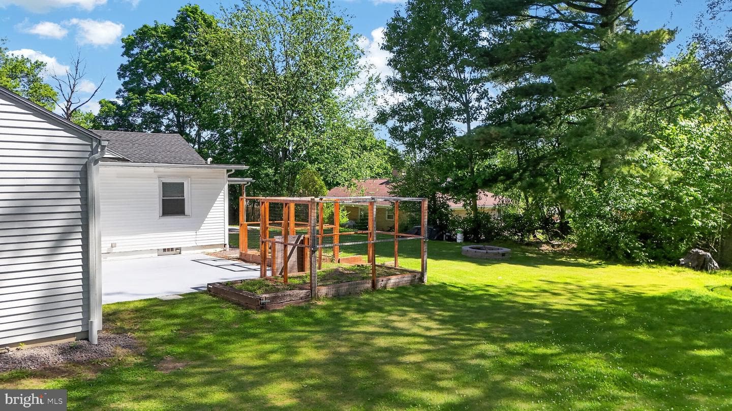 161 Avenue C photo 60