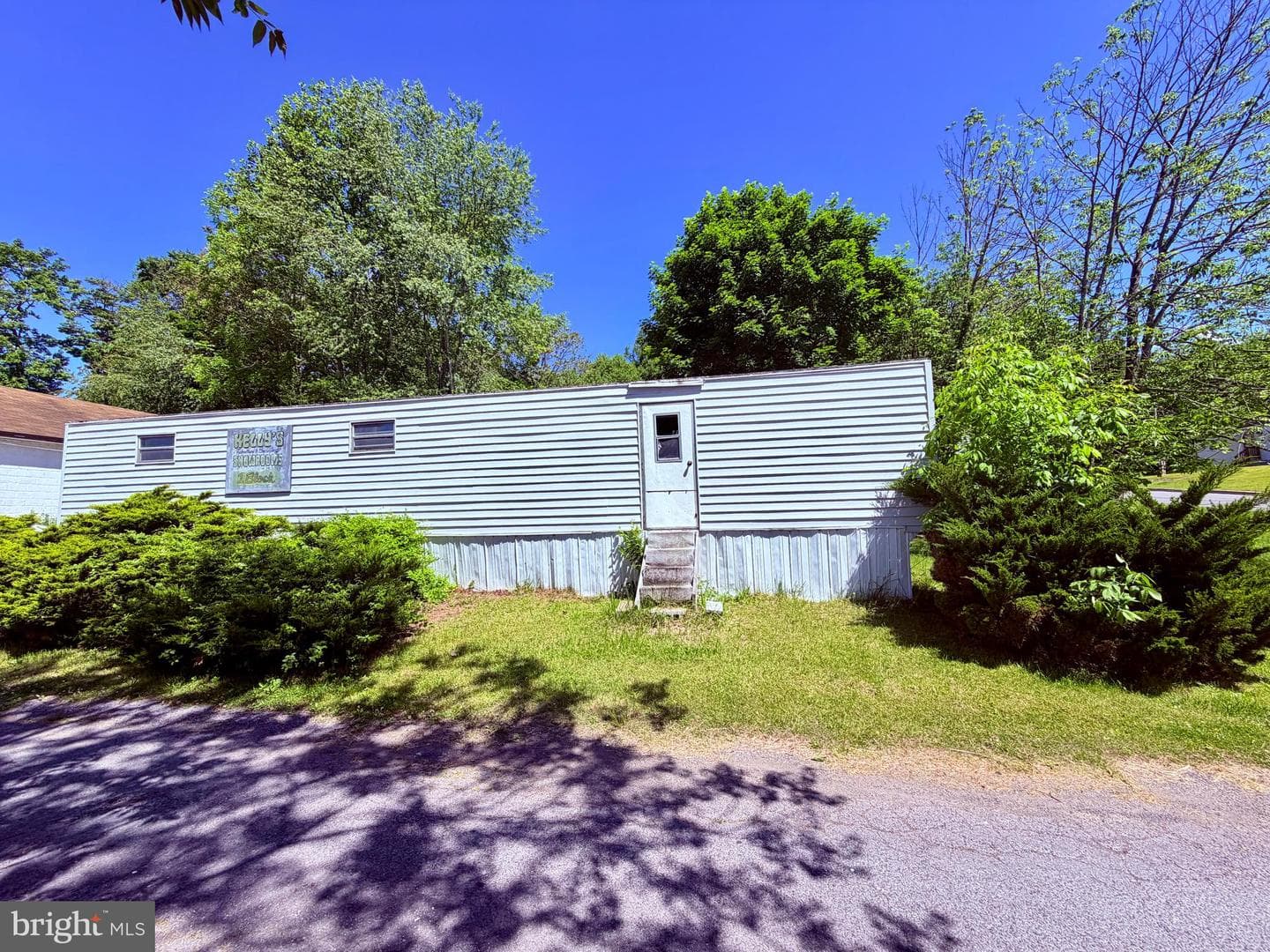 626 E Colliery Avenue photo 27