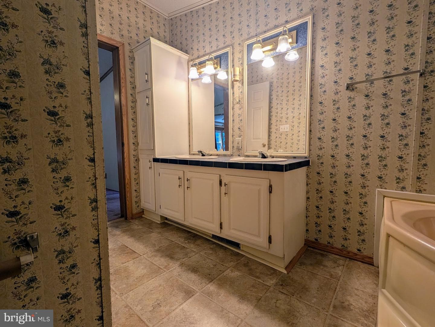 180 St Clair Avenue photo 43