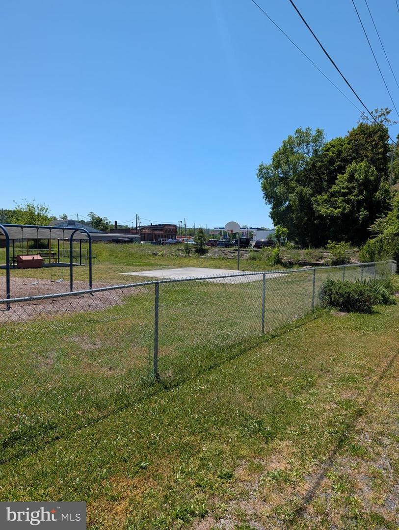 627 N Garfield Avenue photo 31