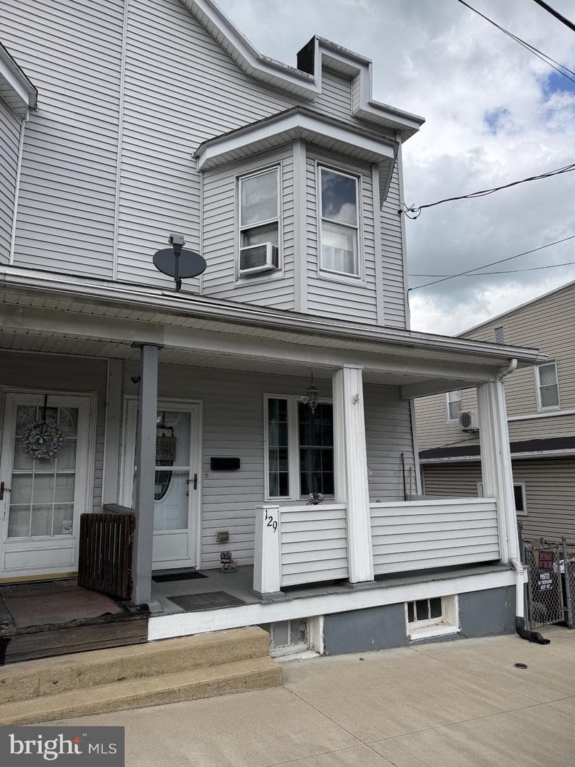 129 E Ridge Street photo 3