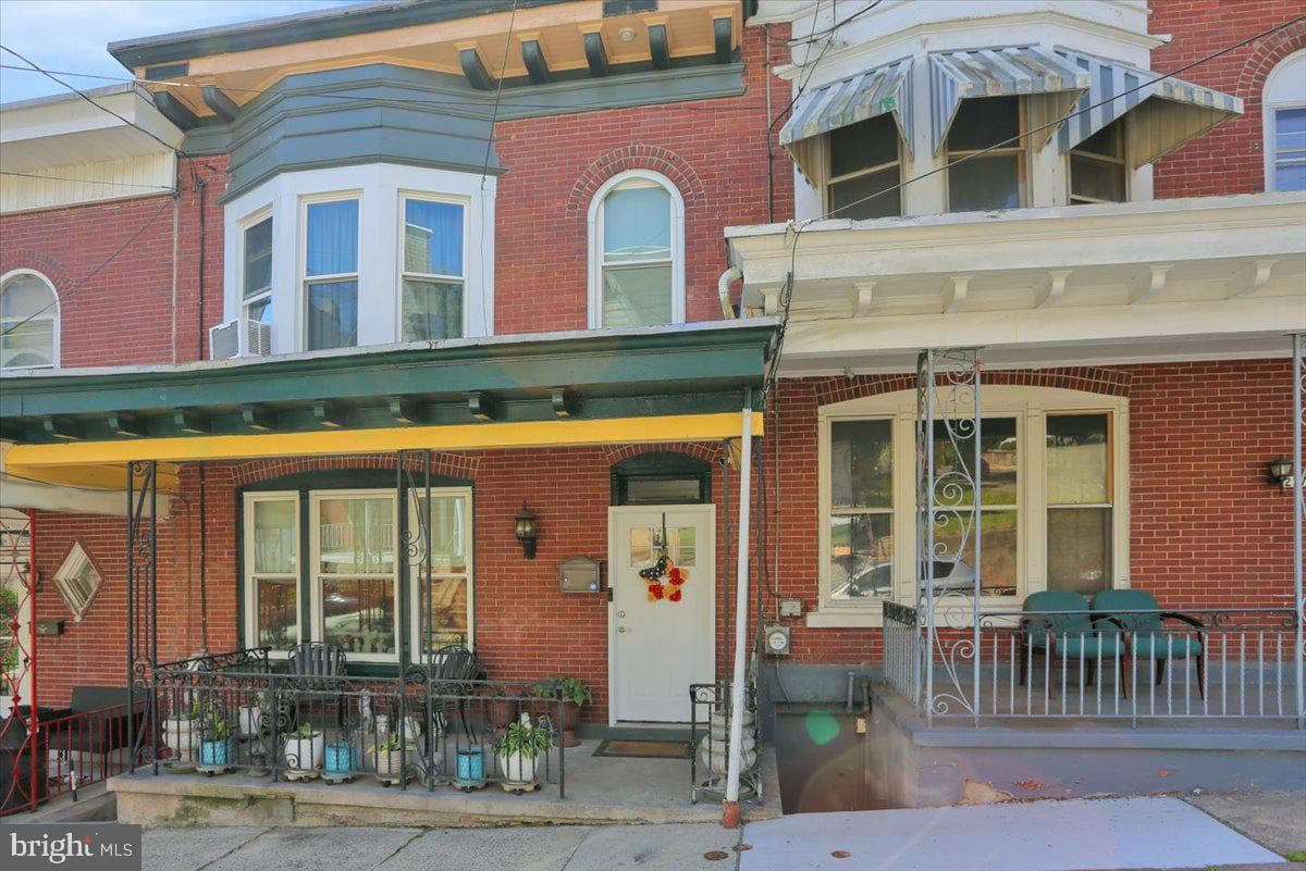 225 Fairview Street photo 4