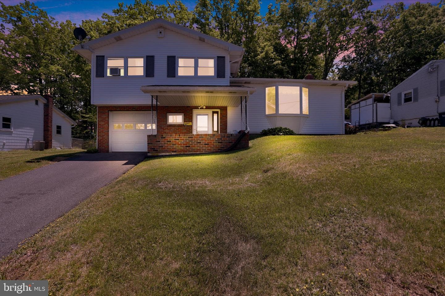 512 W Nicholas Street photo 2