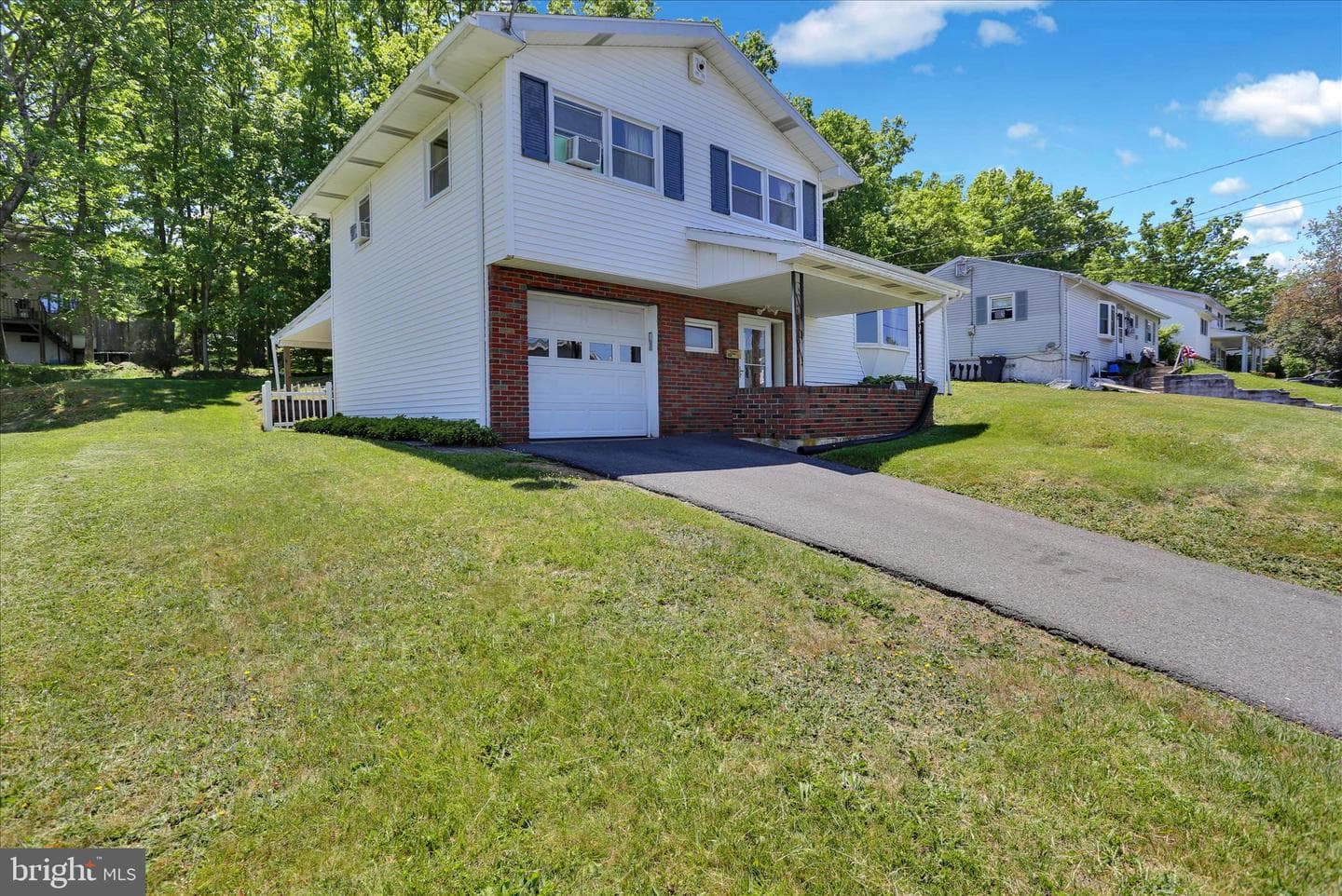 512 W Nicholas Street photo 3
