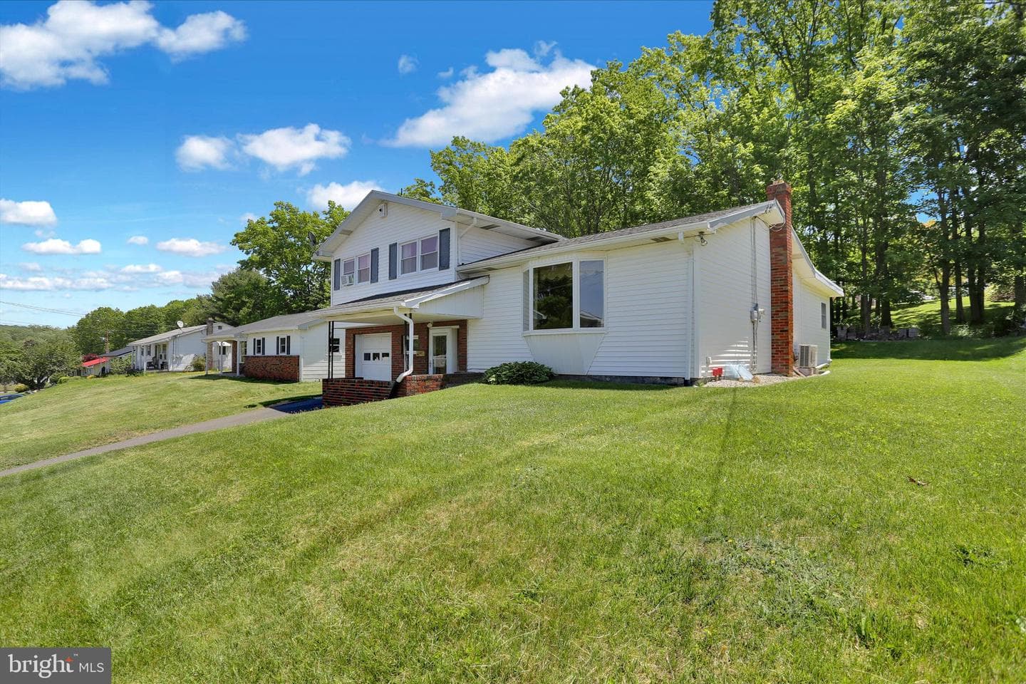 512 W Nicholas Street photo 4