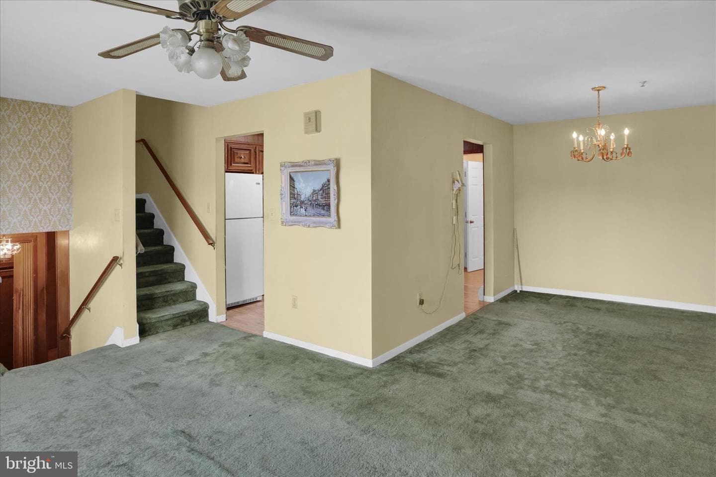512 W Nicholas Street photo 9