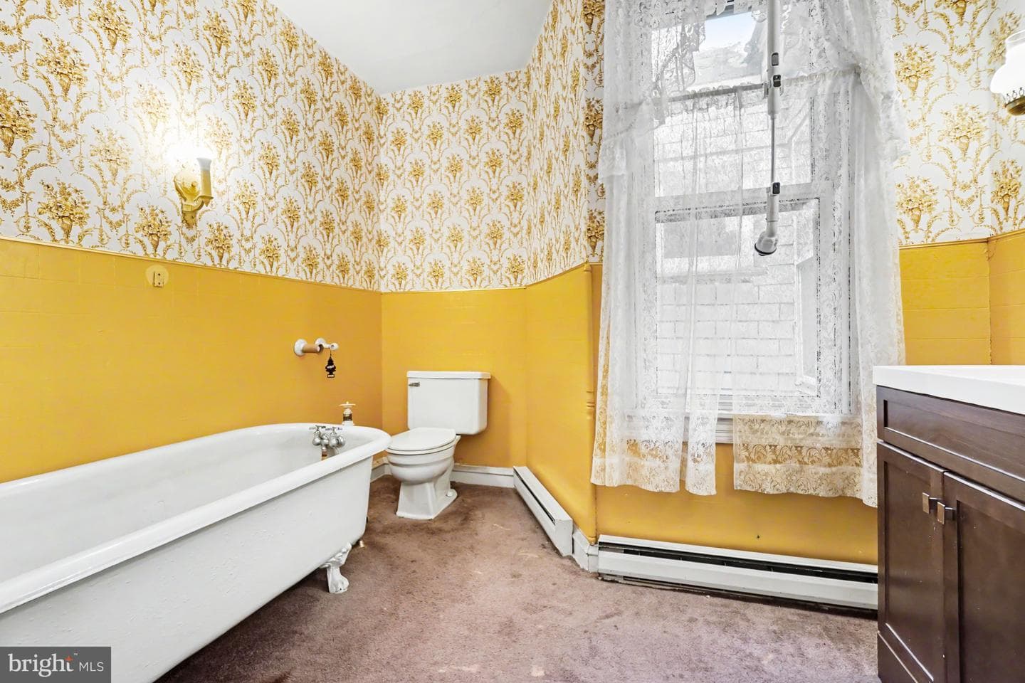 818 E Centre Street photo 20