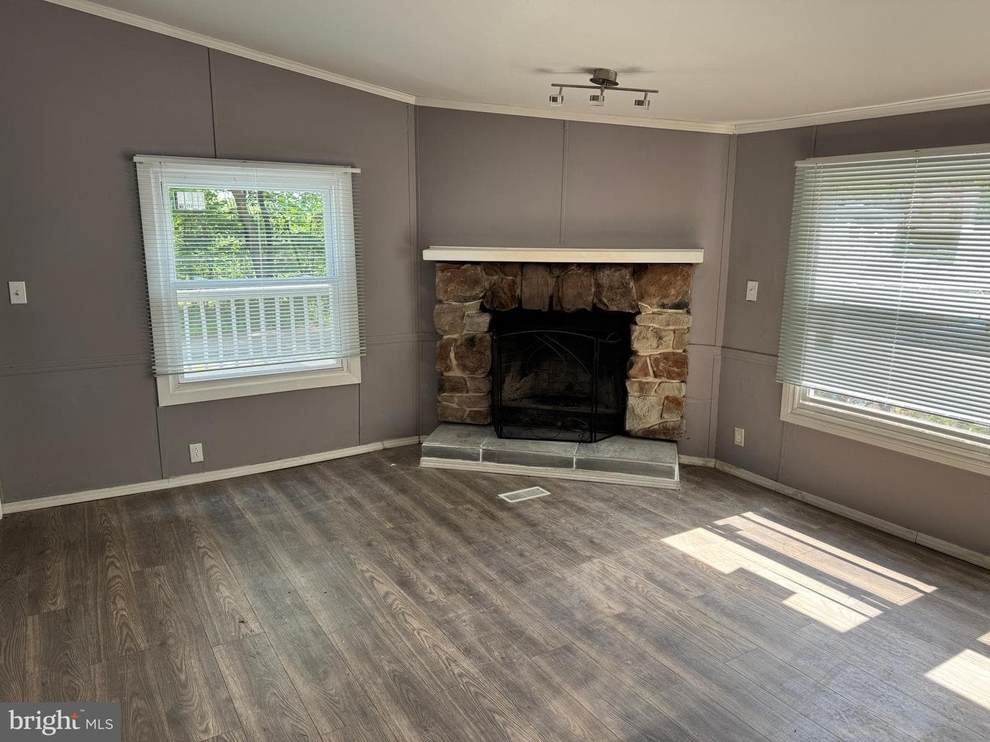 15 School St, Barnesville