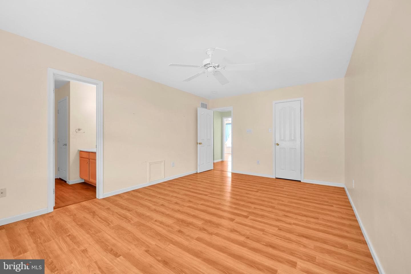 1 Midland Cove photo 23