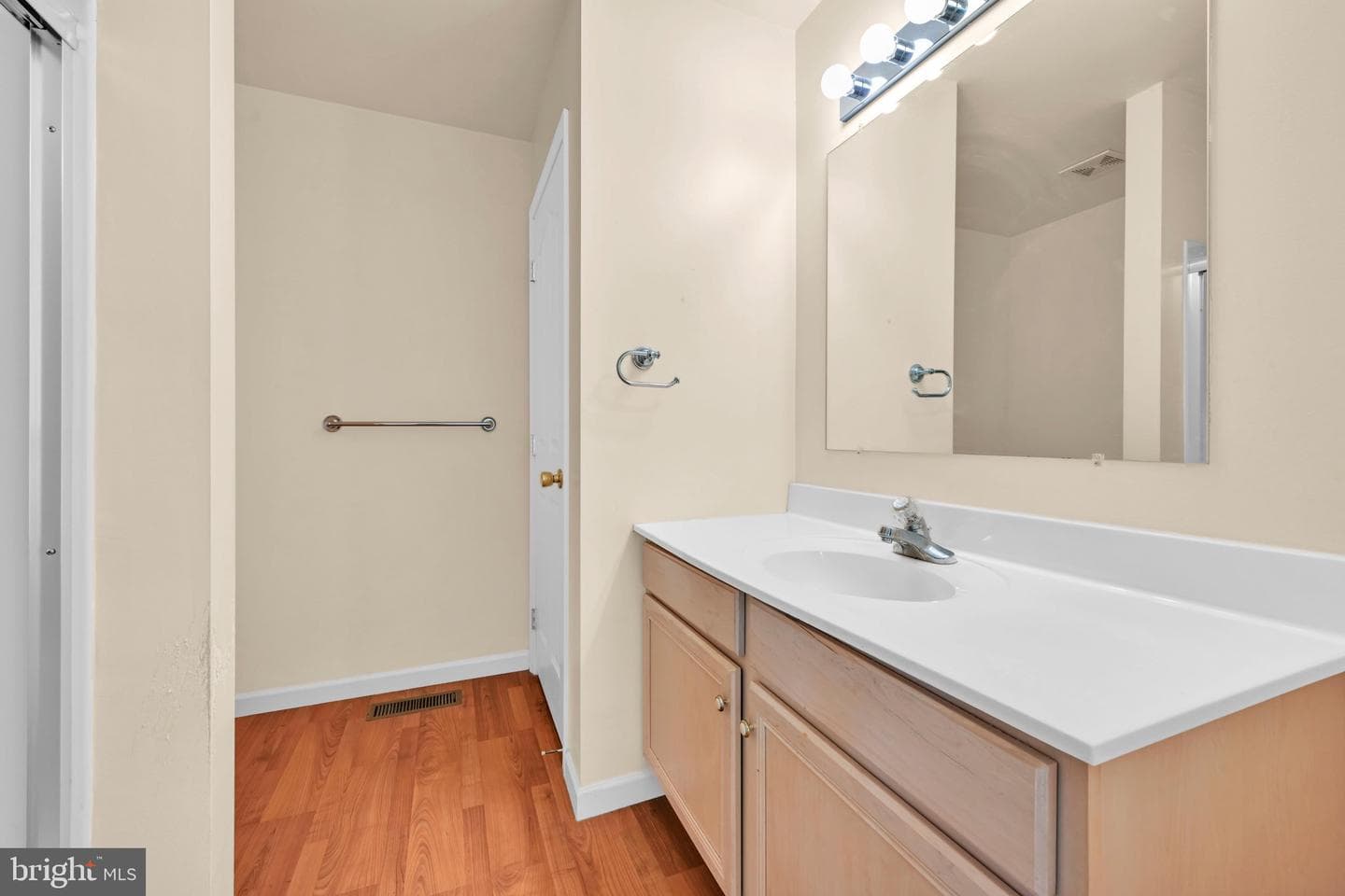 1 Midland Cove photo 24
