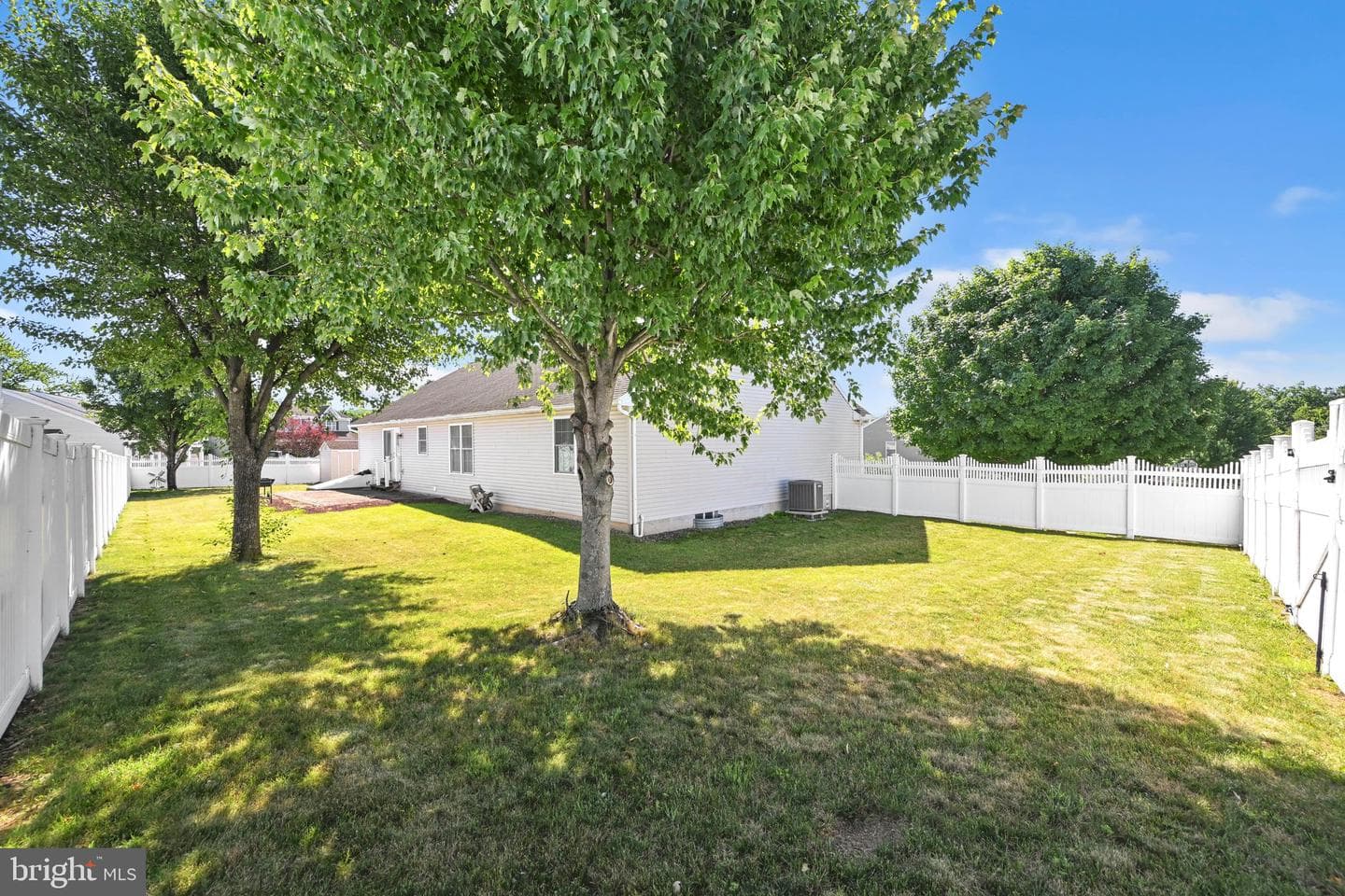 1 Midland Cove photo 28