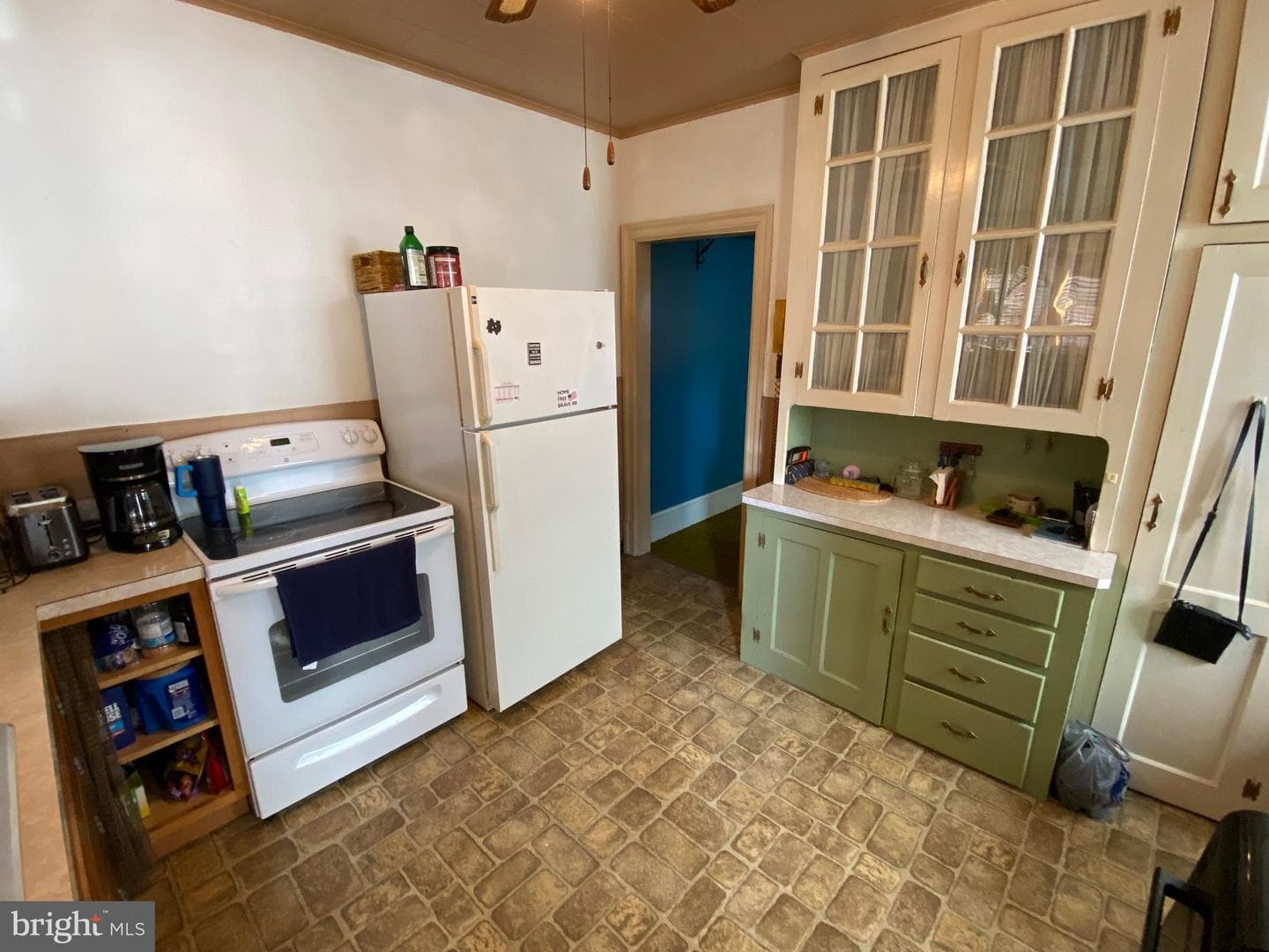 2076 W Market Street photo 6