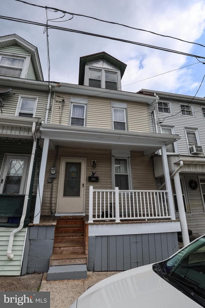206 W Main Street, Tremont