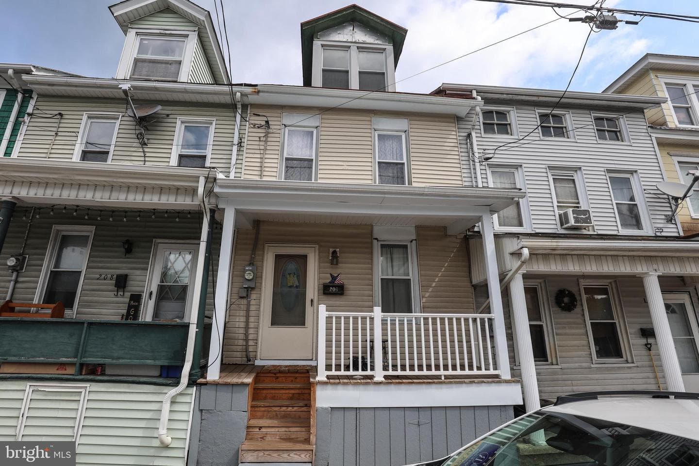206 W Main Street photo 3