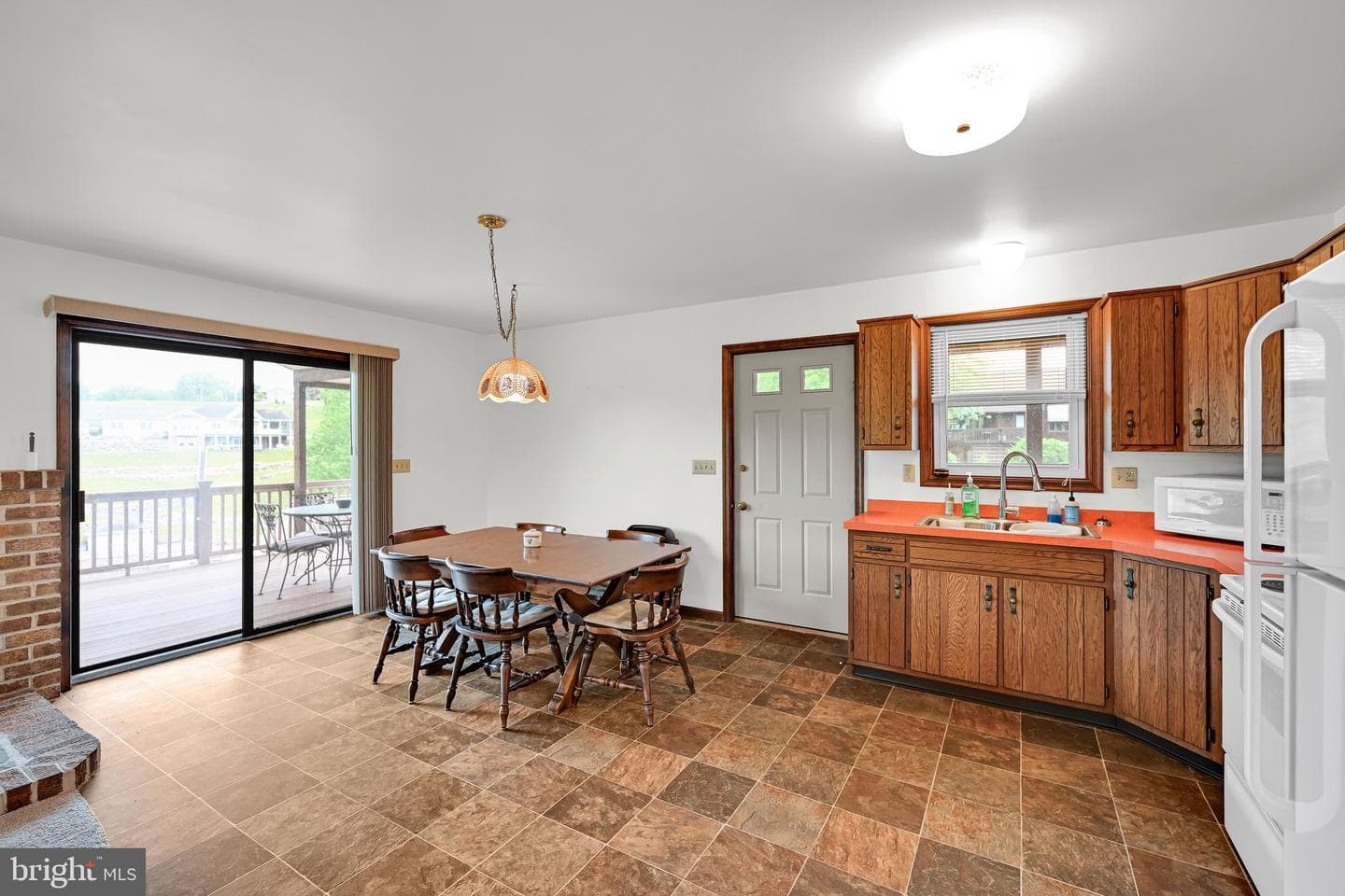 1933 Wynonah Drive photo 6
