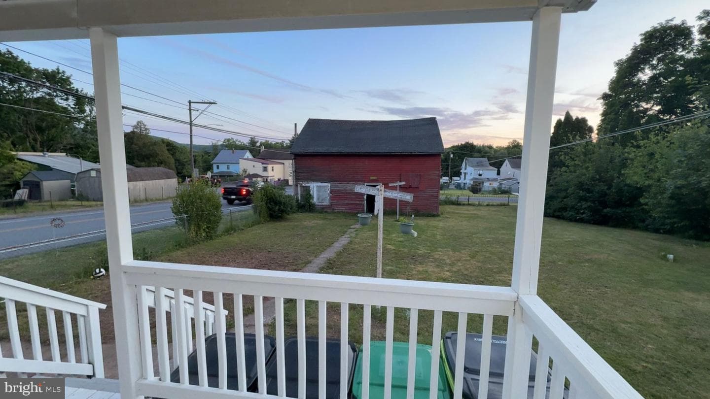 329 Cathrine Street photo 11