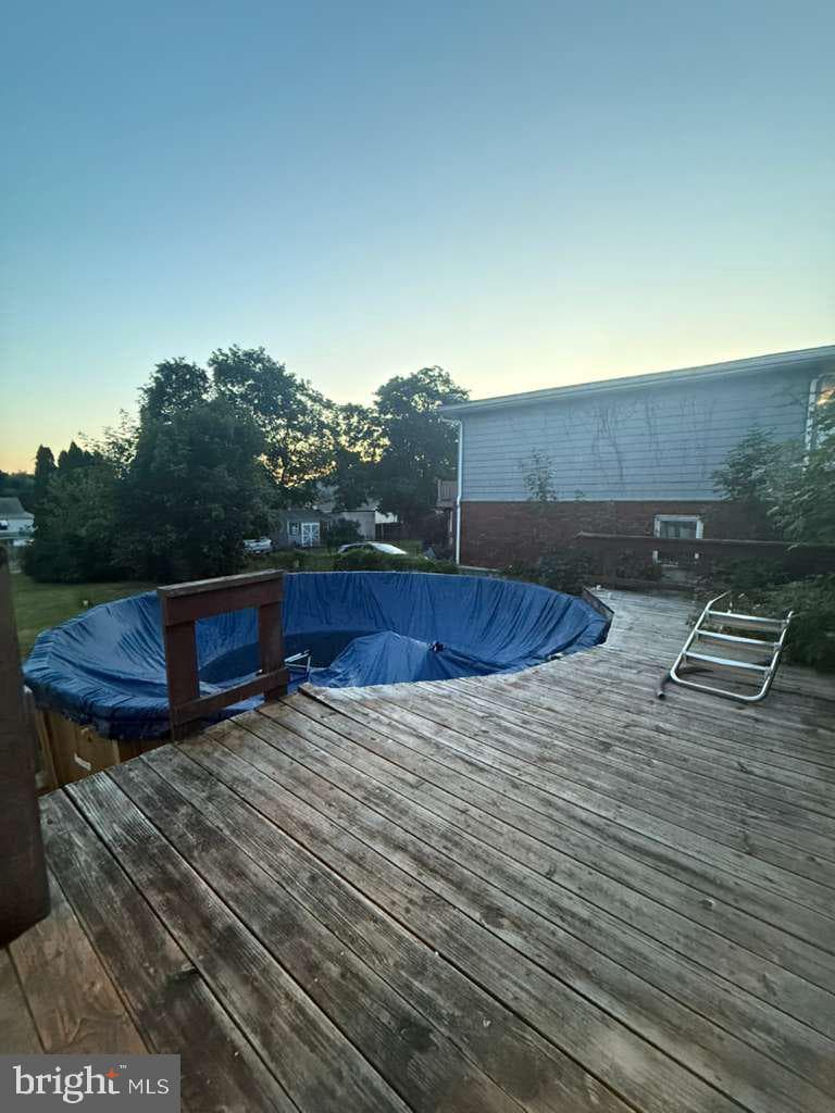 329 Cathrine Street photo 13
