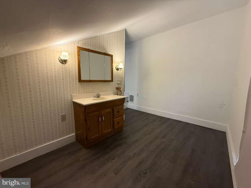 329 Cathrine Street photo 16