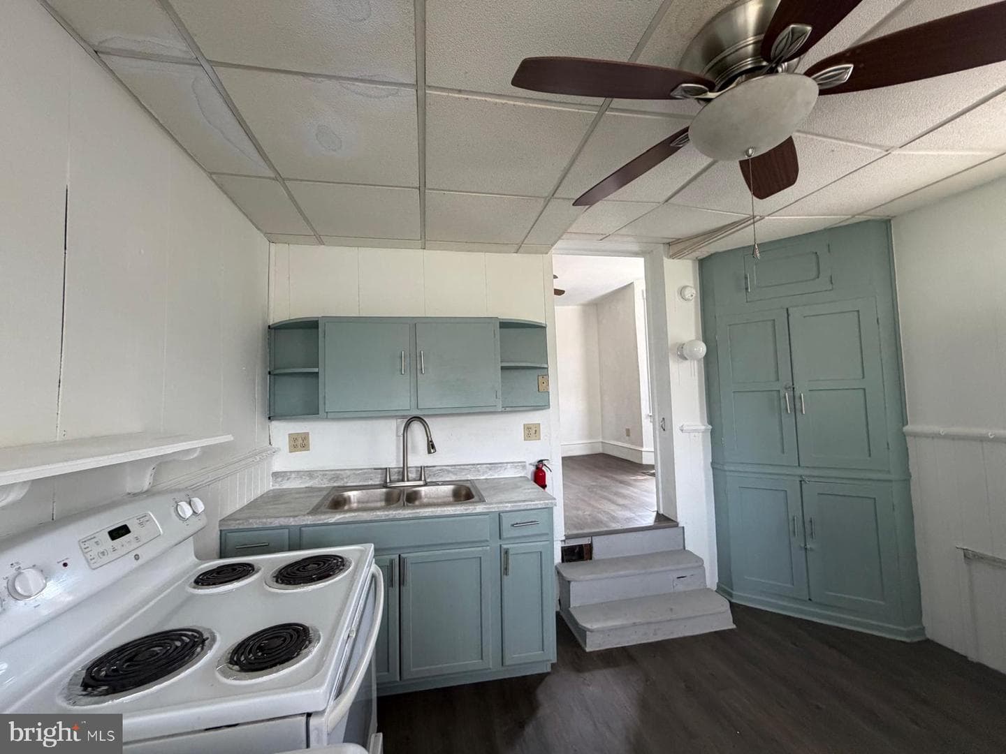 329 Cathrine Street photo 29