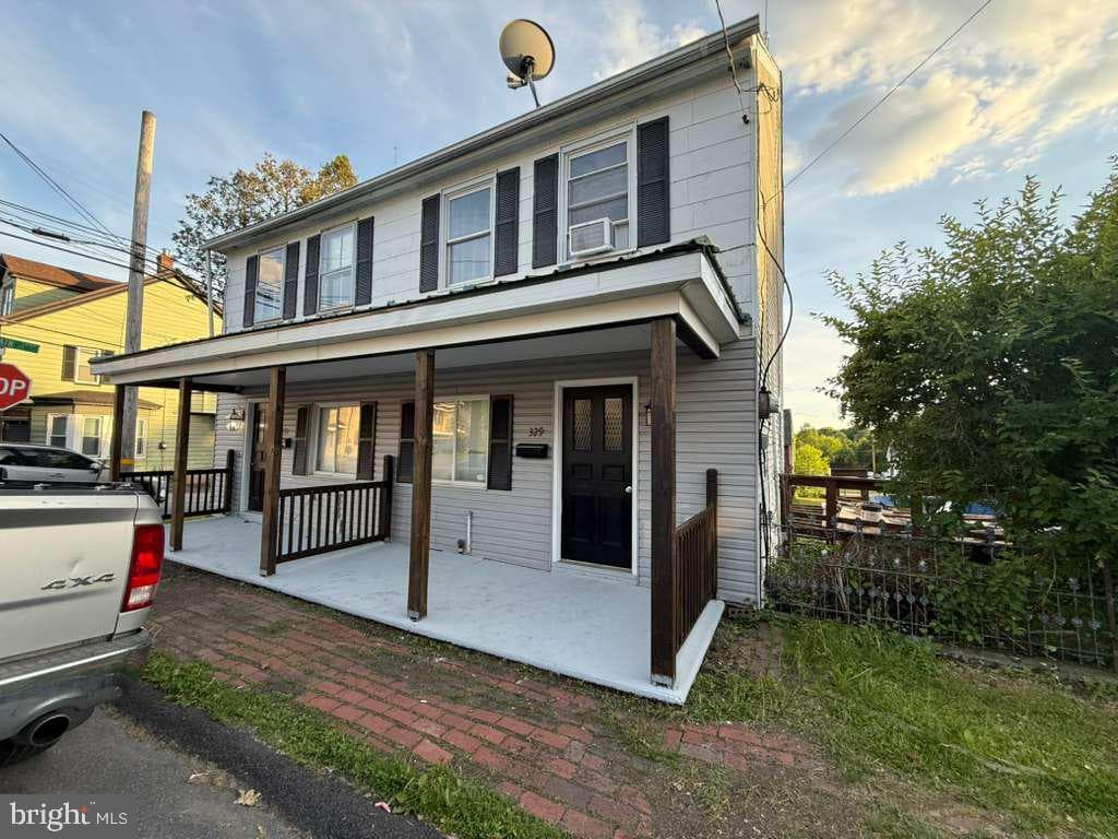 329 Cathrine Street photo 3
