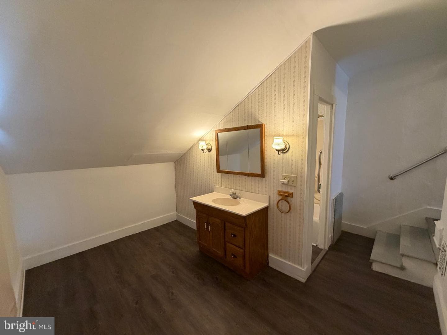 329 Cathrine Street photo 35