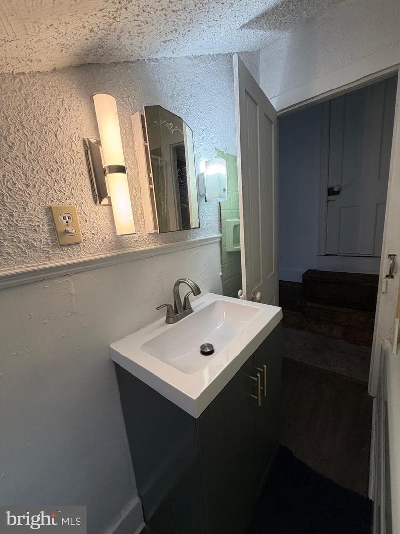329 Cathrine Street photo 47