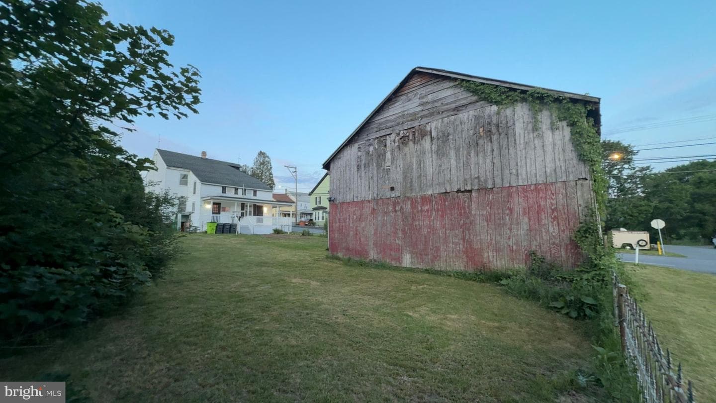 329 Cathrine Street photo 6