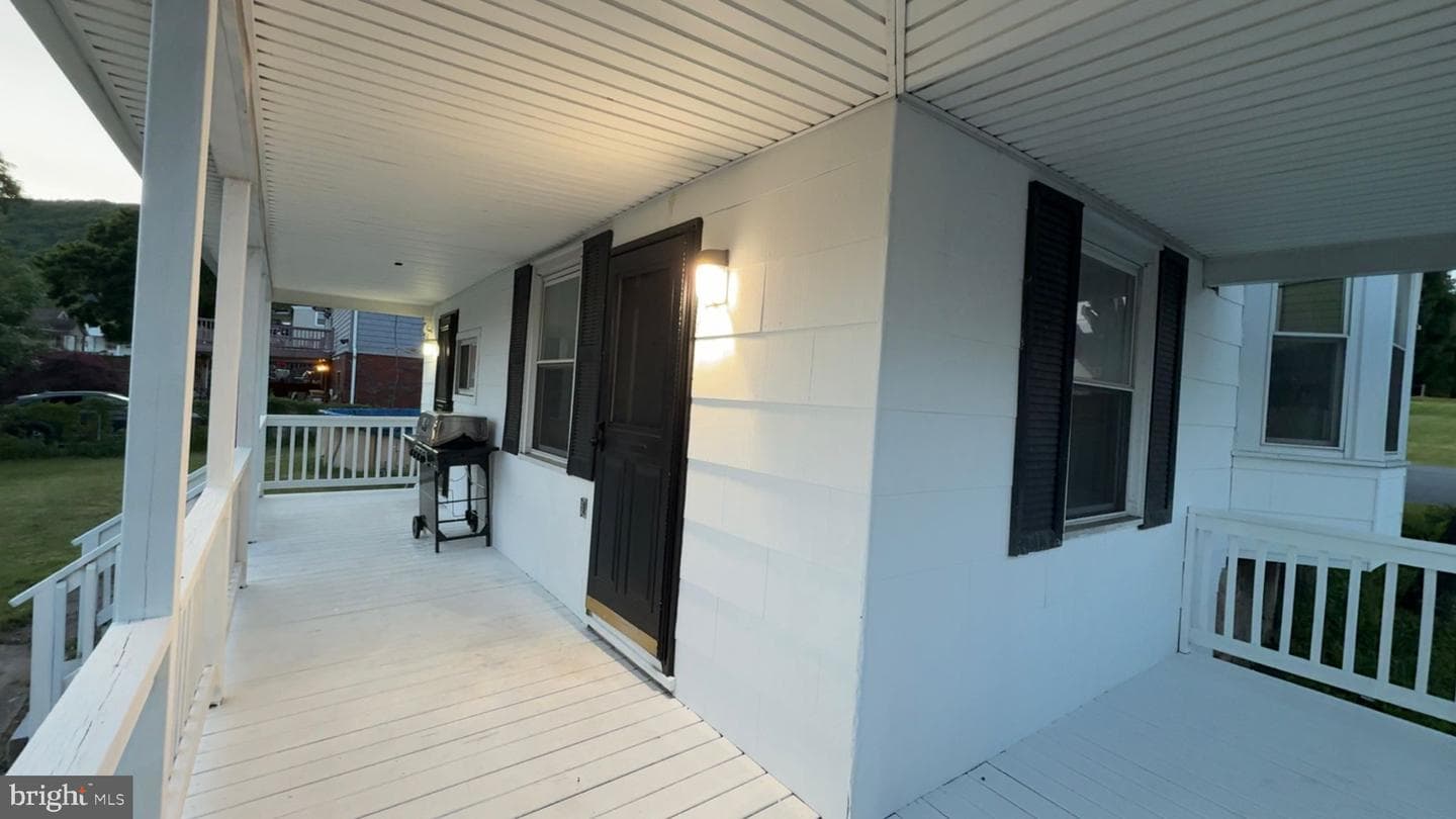 329 Cathrine Street photo 7