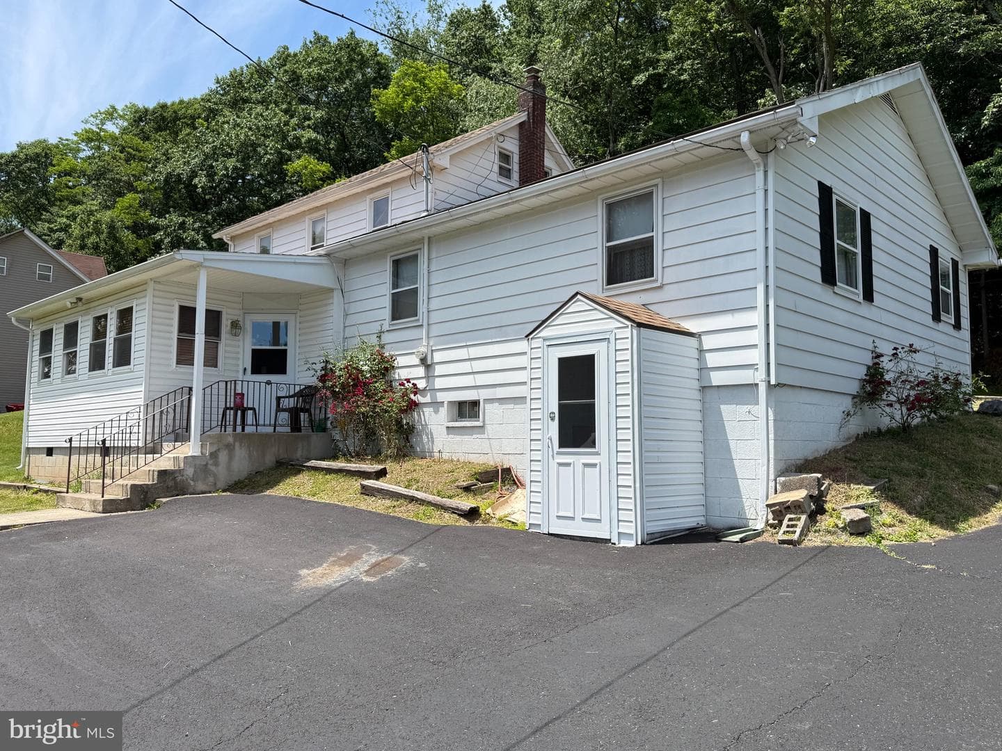 16 E Main St, Quakake