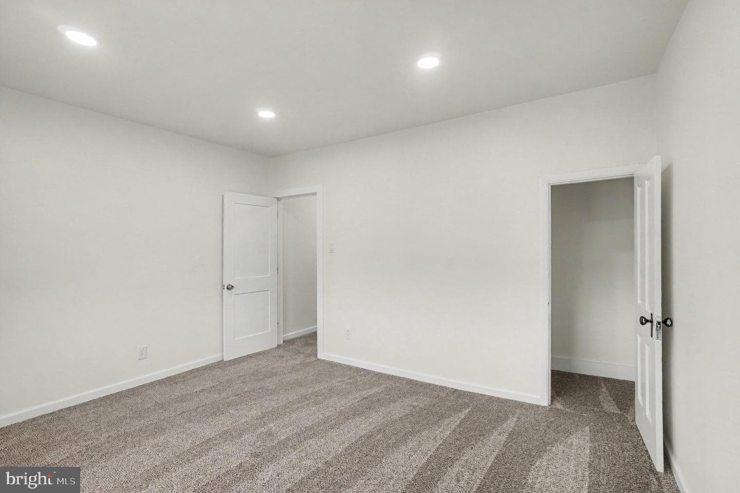 485 W Spring St photo 13