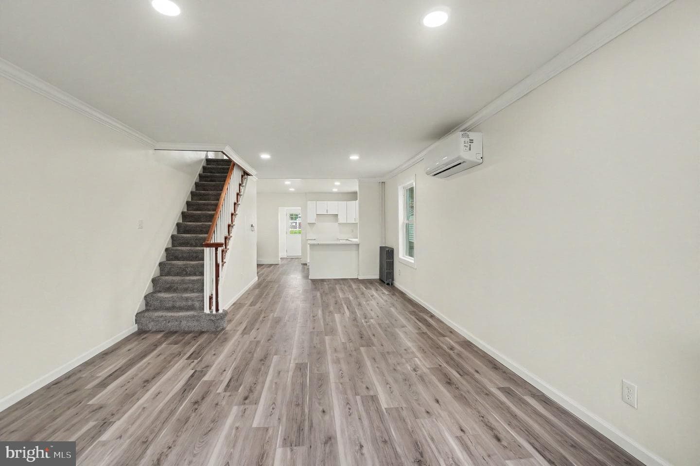 485 W Spring St photo 8