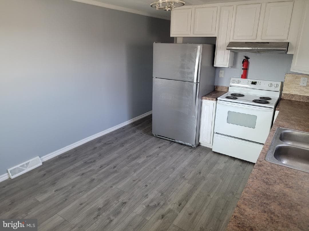 437 Morgan Avenue photo 10