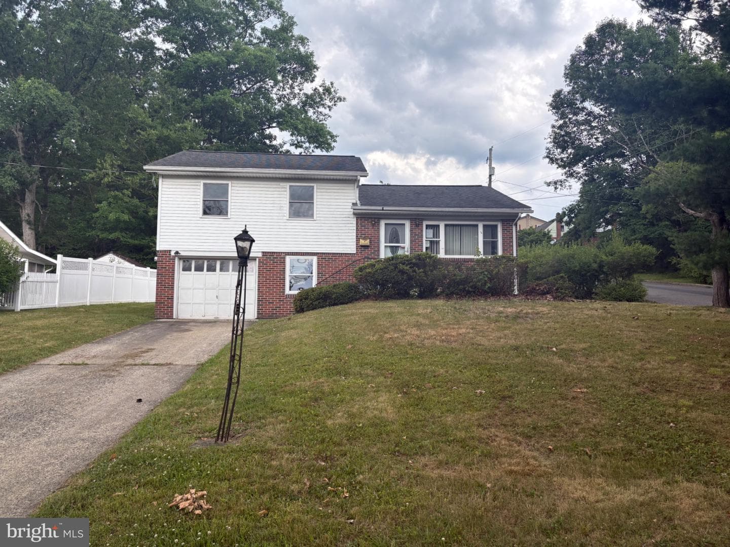 2335 W Norwegian Street